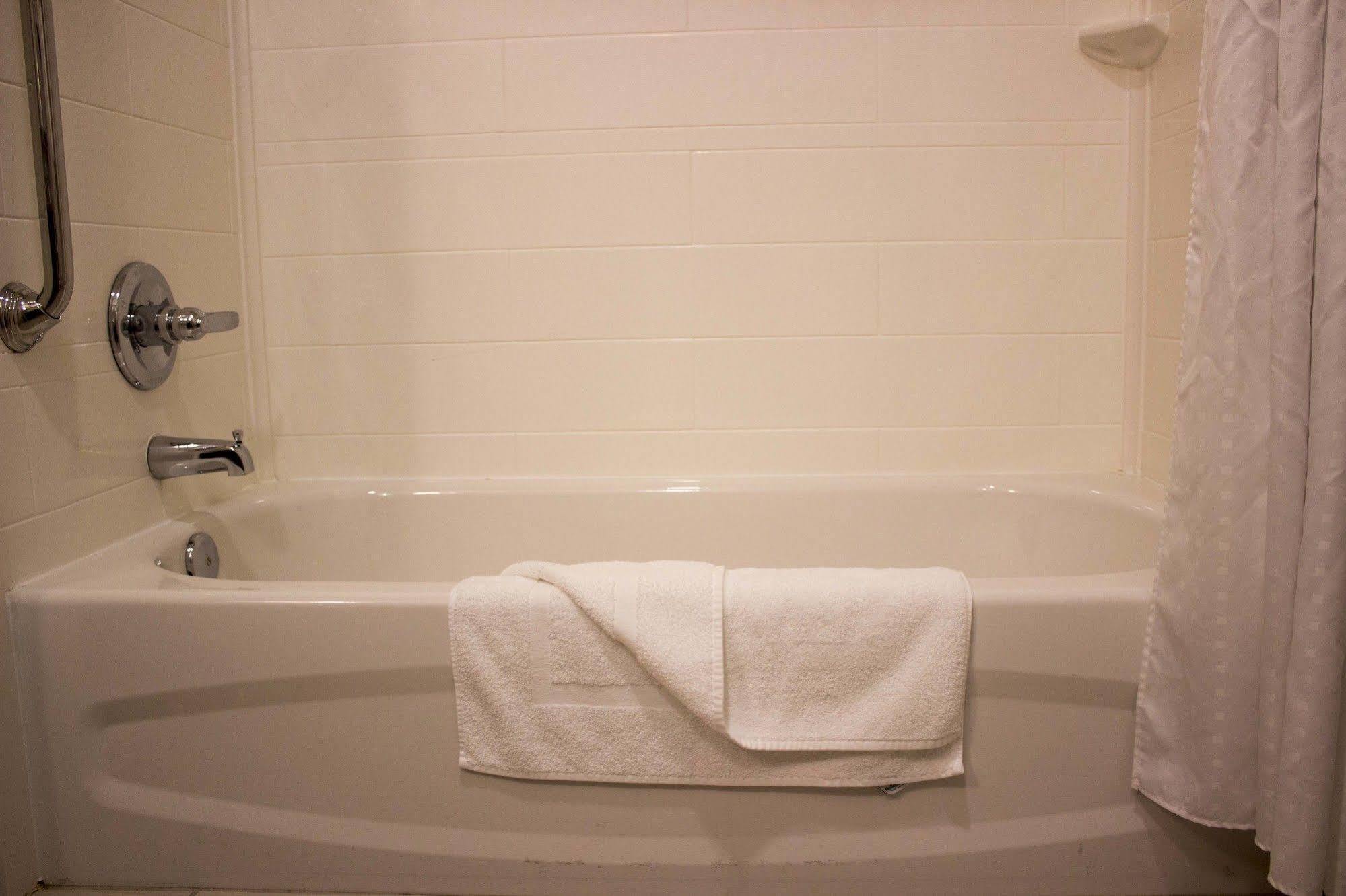 Holiday Inn Express And Suites Tahlequah By Ihg Ngoại thất bức ảnh